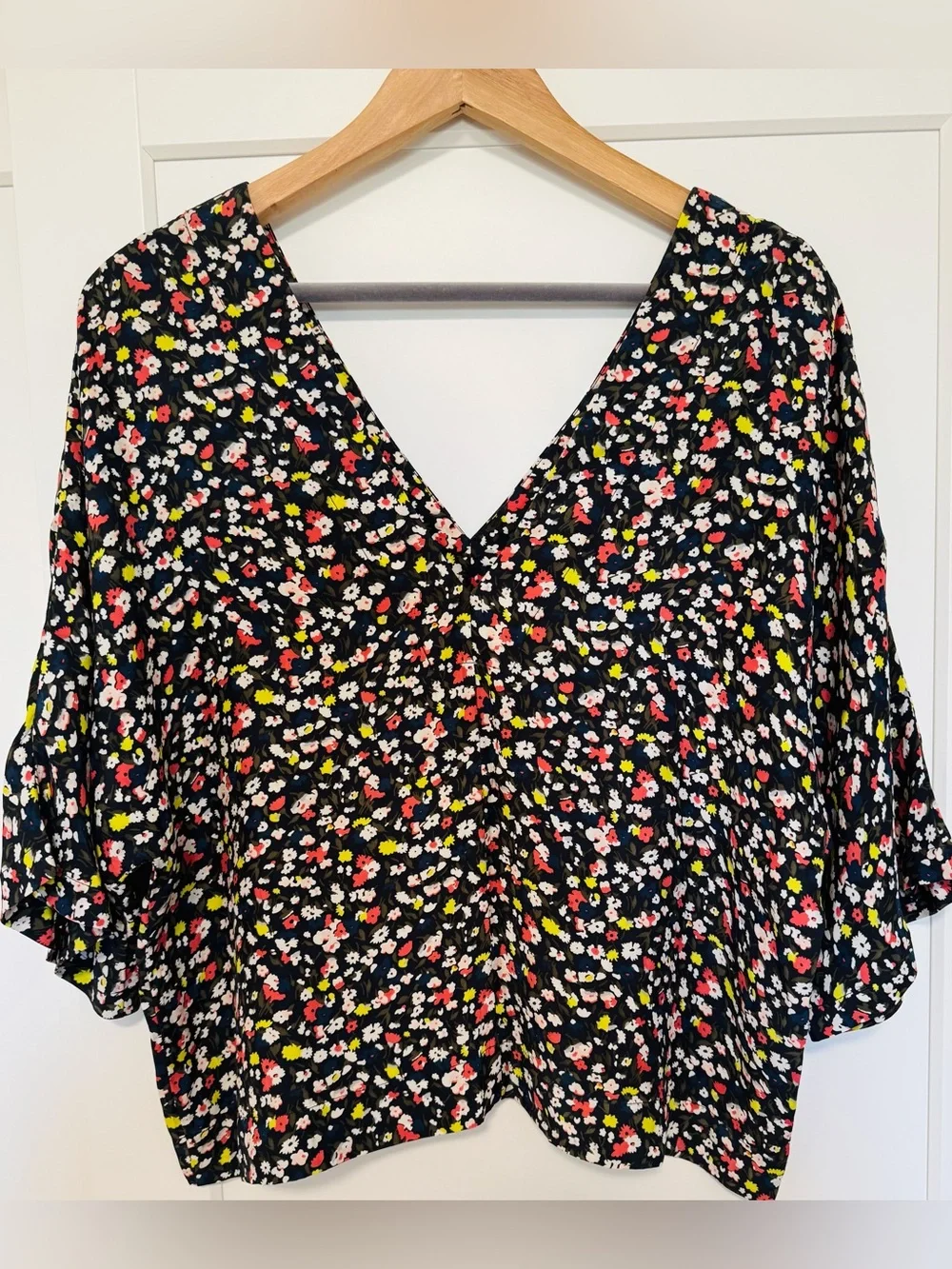 Kate Spade Saturday Floral V-Neck Blouse - Size: S